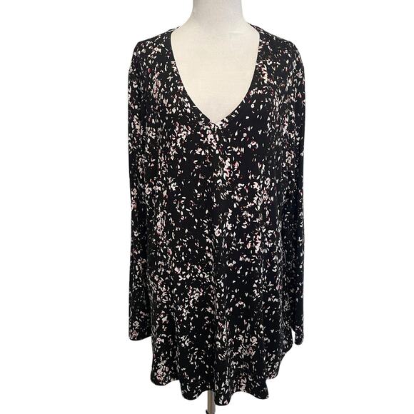 Lane Bryant Ditsy Floral Knit Top Womens Size 18/20 Black Pink V-Neck Tee 2X - Picture 1 of 6